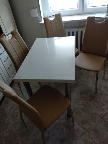 Sprzedam Stół + 4 krzesła