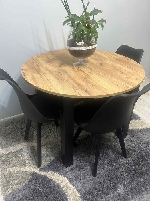 Zestaw stół z 4 krzesłami