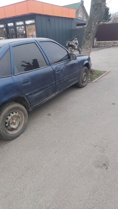 Опель вектра а 1992 мото1.6