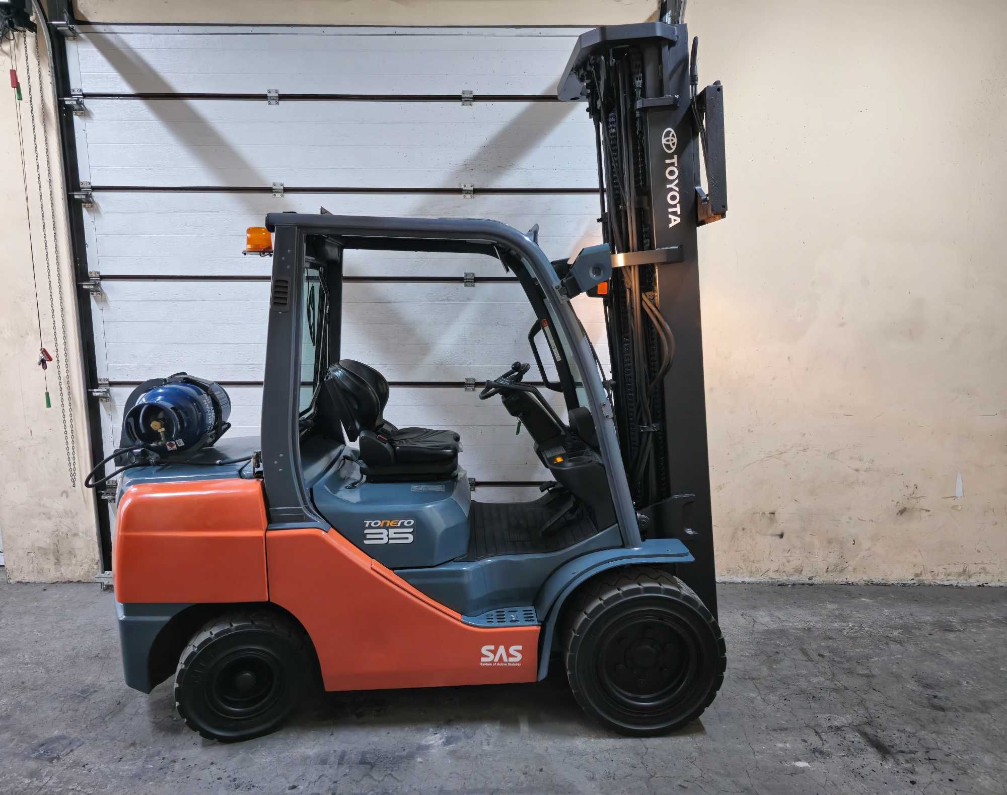 Навантажувач вилковий, газовий Toyota 3,5 тонн на 5.5 метра