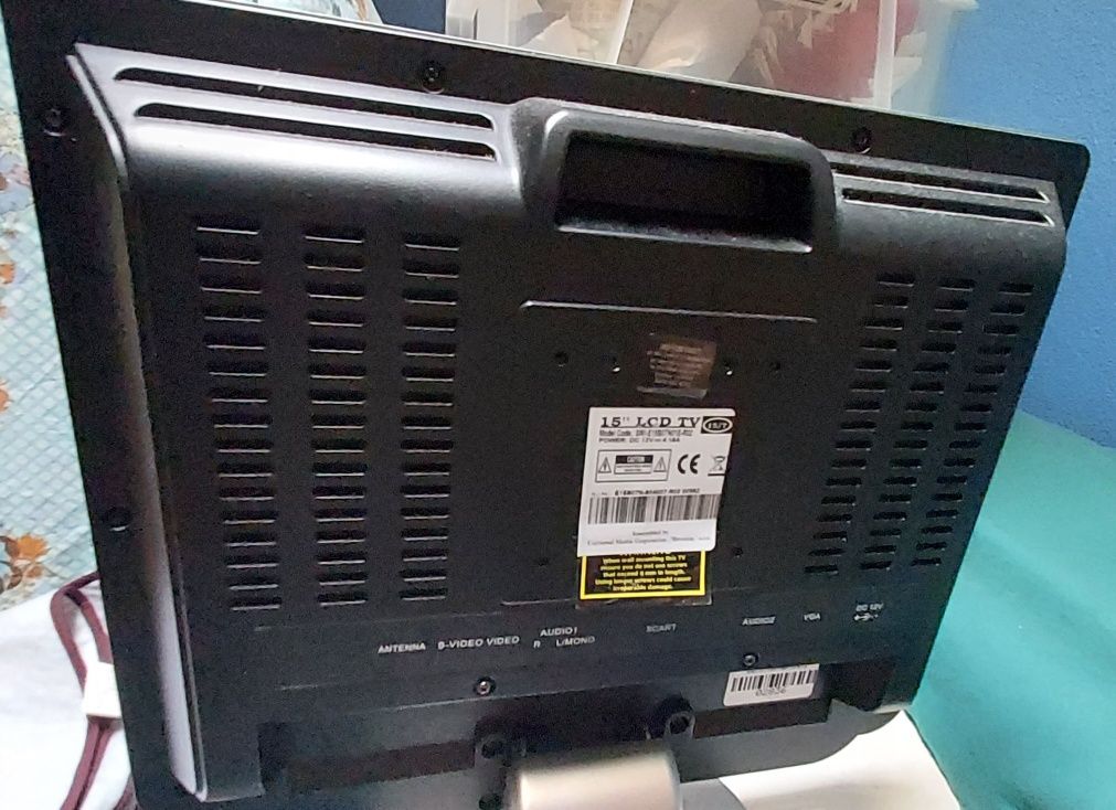 Tv LCD 15''  sem cabos