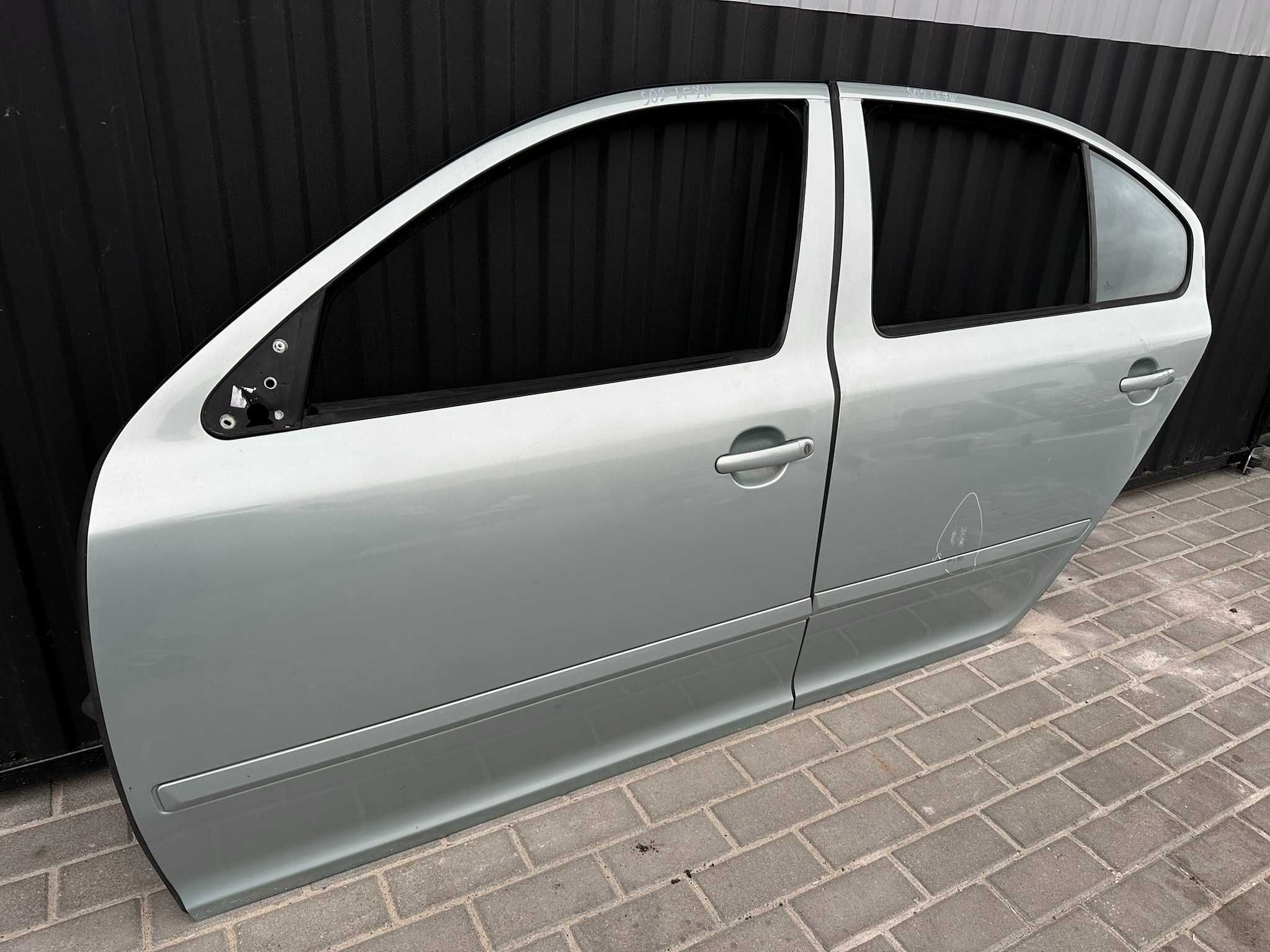 Дверка передня задня Skoda Octavia A5 FL Ліфтбек двері Шкода Октавія
