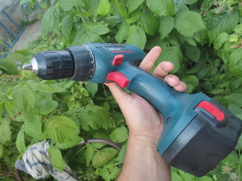 BOSCH GSR 12-2 Professional - акумуляторна дрель-шуруповерт.
