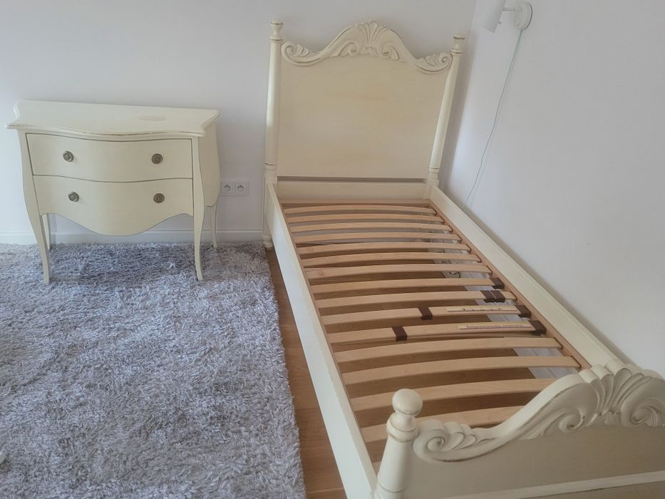 Meble w stylu vintage łóżko i komoda