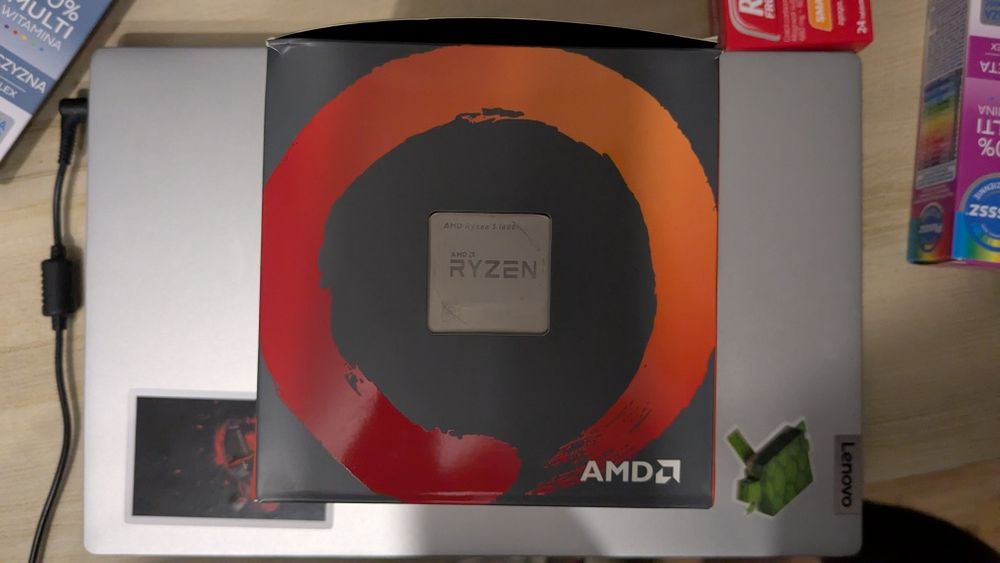 Ryzen 5 1600 +  wentylator + pudelko