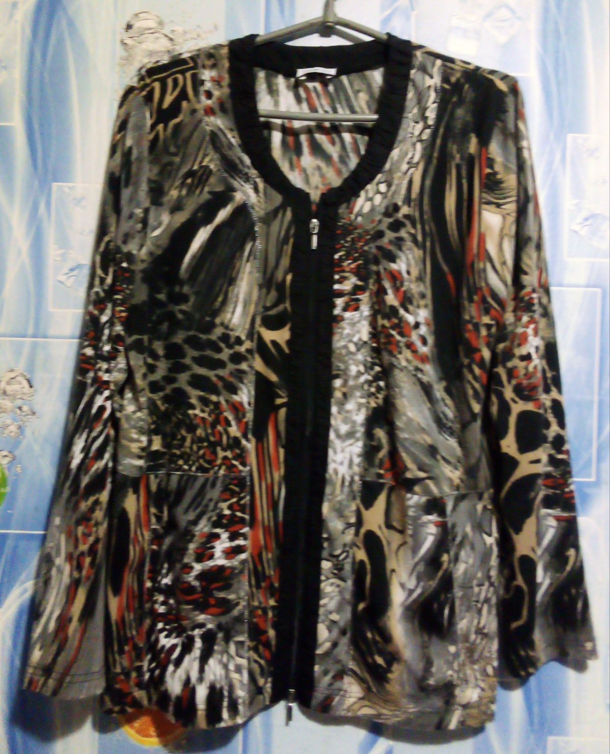 Продам женские  красивые блузы и джемпера-52,54,56 размеров
