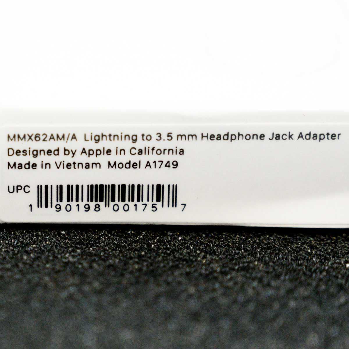Адаптер Apple Lightning to 3.5 mm Headphone Jack A1749 Iphone