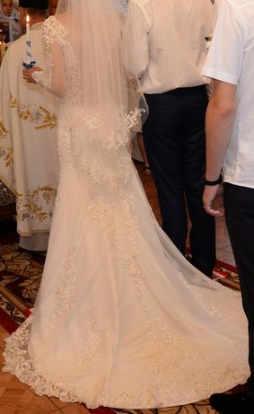 Продам розкішну весільну сукню на струнку наречену