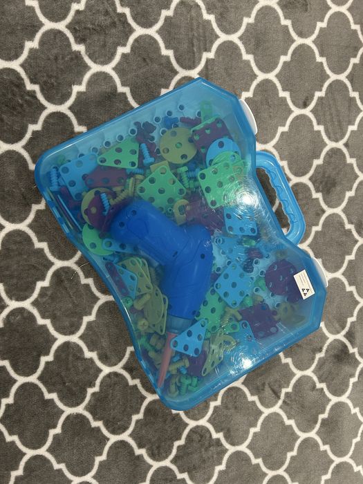 Zestaw kreatywny klocki wkrętarka śrubki układanka walizka zabawka