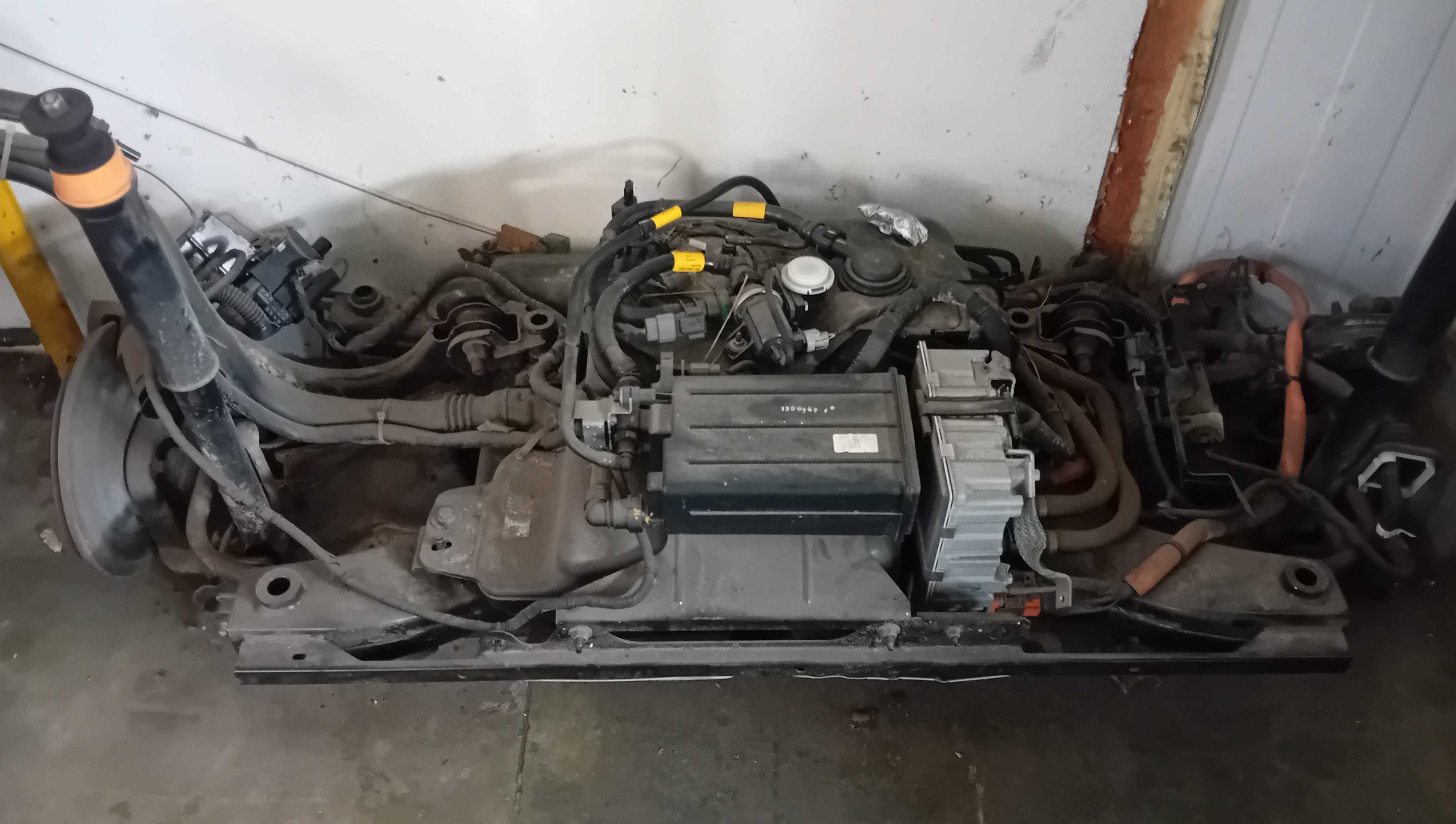 Renault Captur II 1.6 E-Tech zawieszenie tylne kompletne.