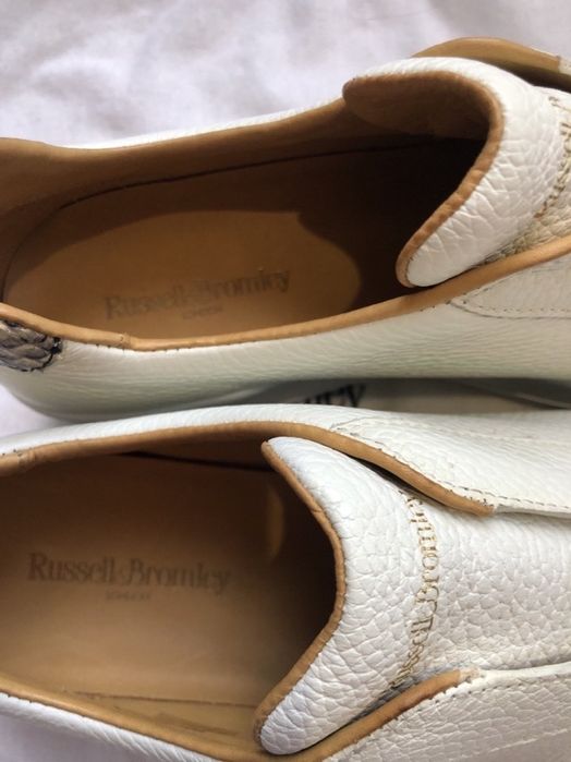 Нові жіночі кросівки Russell&Bromley