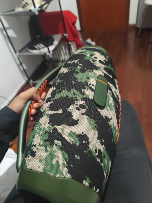 JBL bombox 3 , na caixa