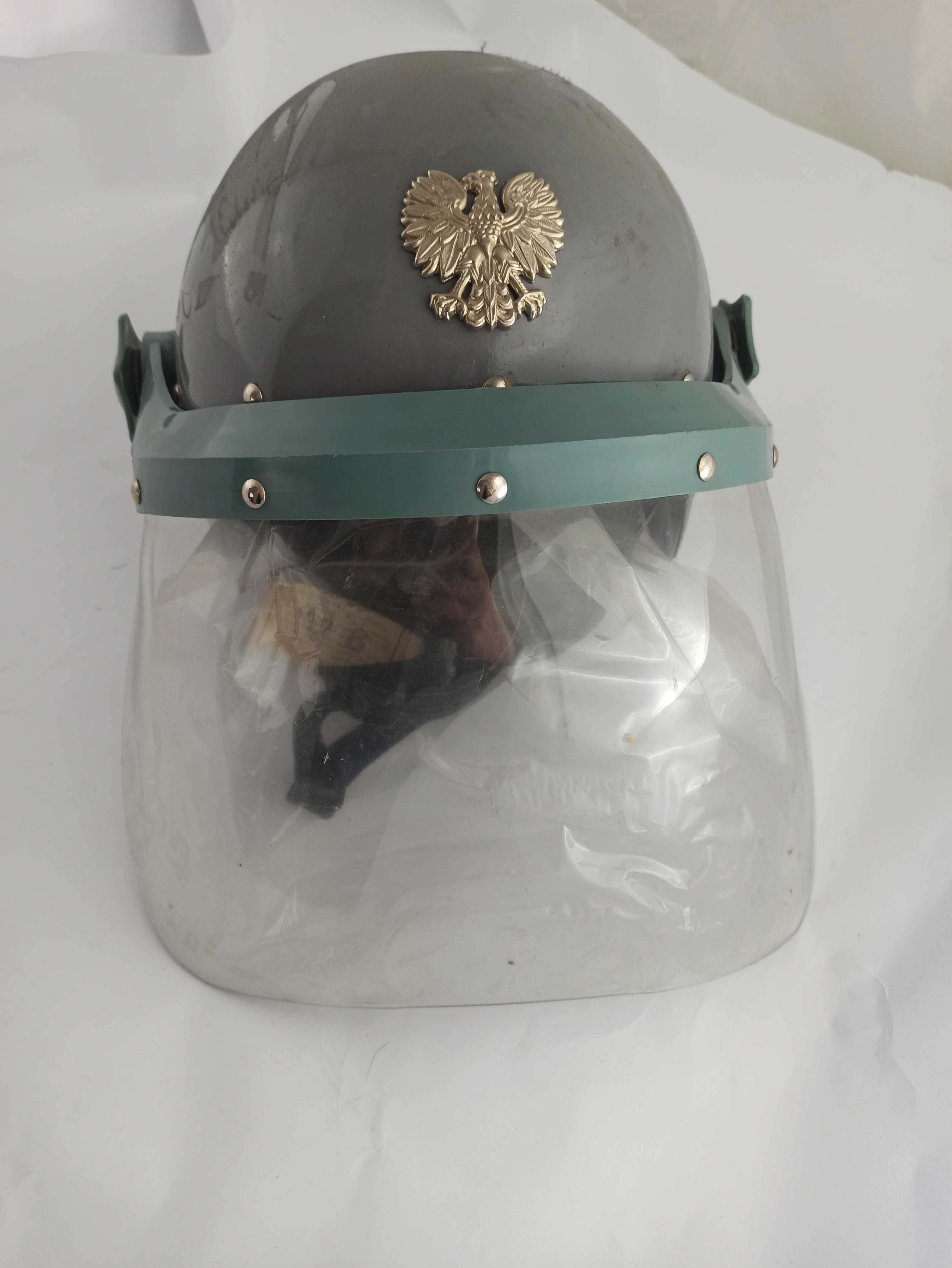 Hełm kask WZ.83 ZOMO MILICJA szturmowy z orzełkiem MILITARIA