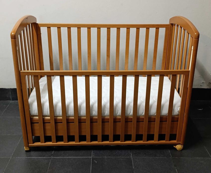 Berço/cama de bebé com grades da Prénatal. Oferta de colchão