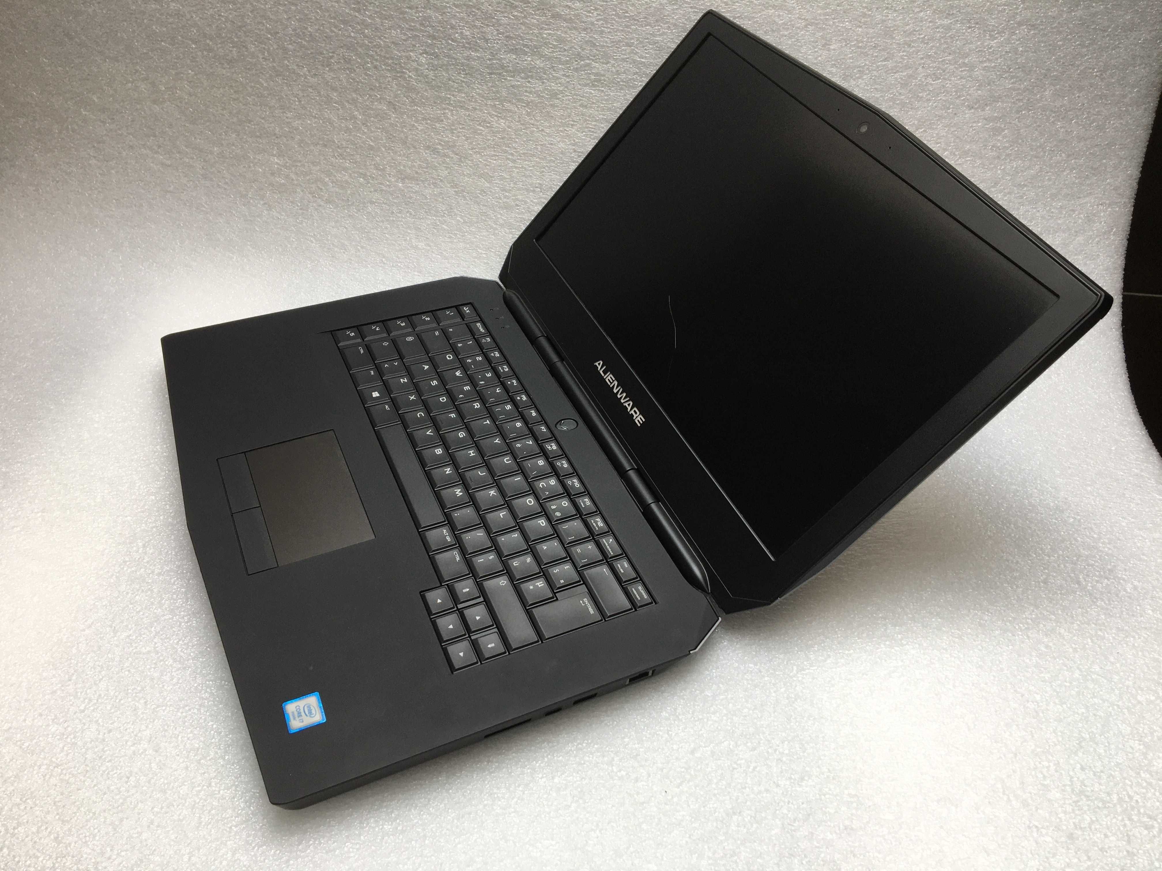 laptop Dell Alienware 15 R2 uszkodzony