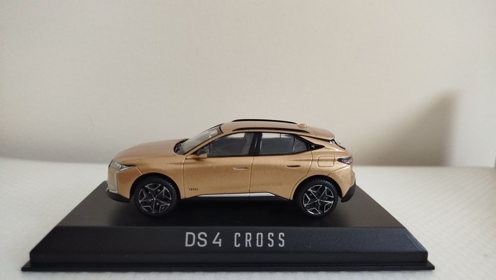 Miniatura DS4 Cross 1/43 Nova