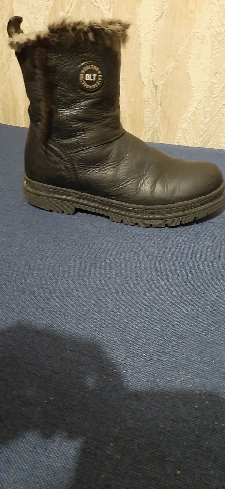 Зимние ботинки DALTON
Турция
33 размер, стелька 22, унисекс, кожа+мех