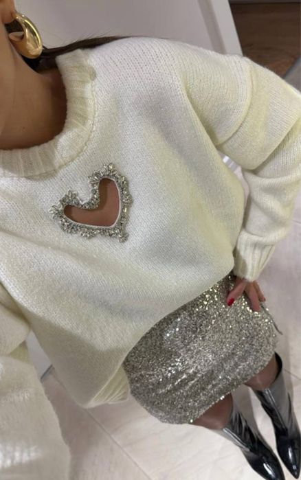 Светр який збирає погляди