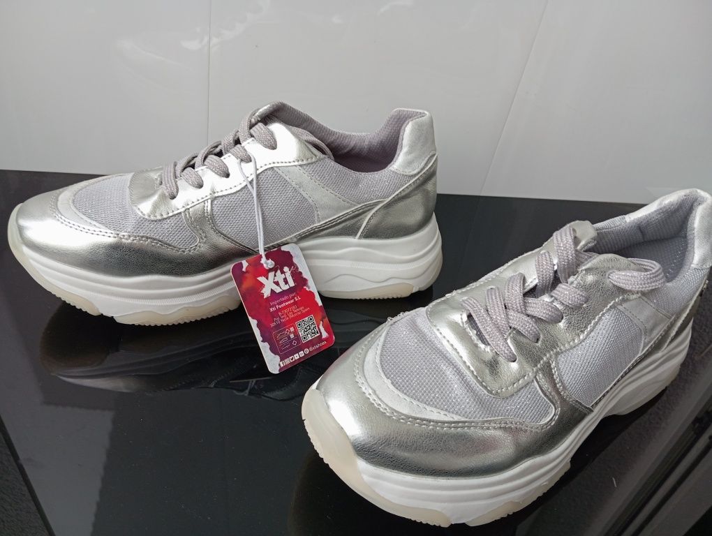 R. 41 Nowe srebrne damskie buty Marki Xti na platformie 3 cm