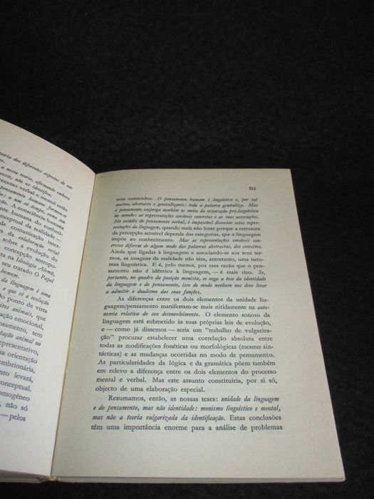 Livro Linguagem e Conhecimento Adam Schaff