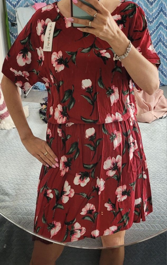 Bordowa sukienka w kwiaty r.S/M.