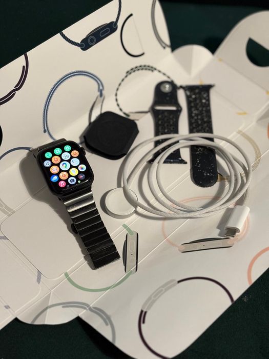 Apple Watch S9 GPS 45mm + caixa + cabo + bracelete desportiva Nike S/M