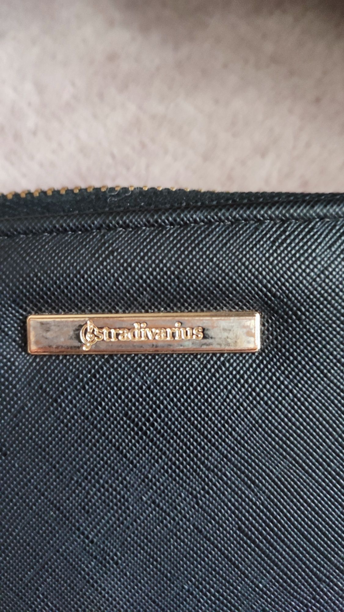 Portfel damski ze sklpeu Stradivarius