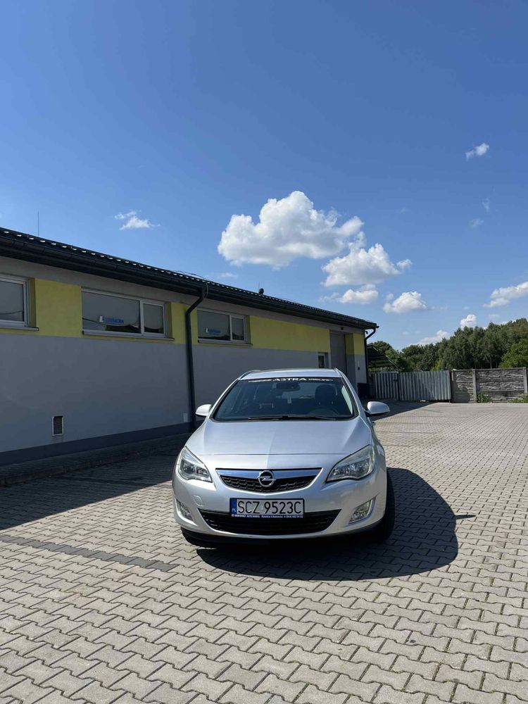 Opel Astra J 1.4 turbo Kombi Super stan