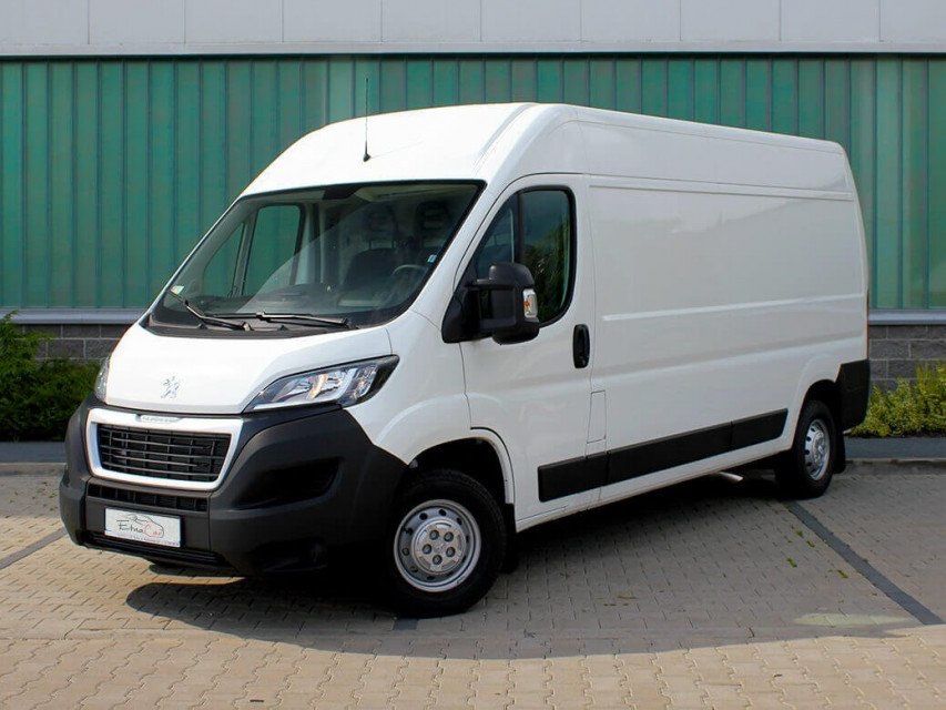 Przeprowadzki opróżnianie nieruchomosci oraz transport