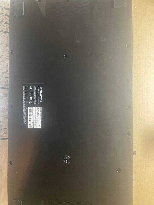 Dj контролер Native Insturments Traktor S2 MK3