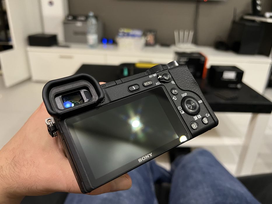 Sony A6400 + 2 Karty pamięci + 3 baterie + Ładowarka REZERWACJA