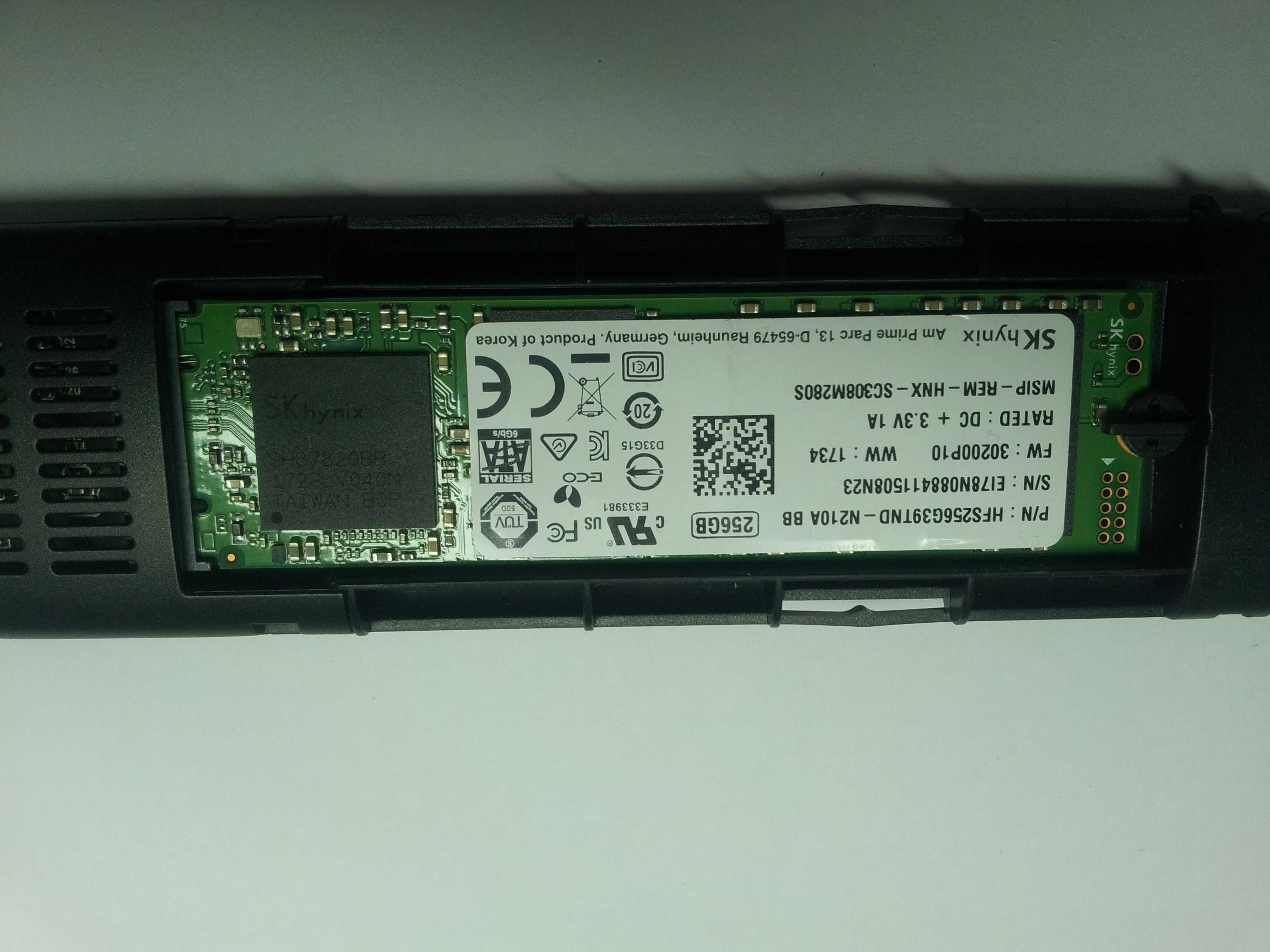 Sprzedam dysk ssd m2 256gb  HFS - SK hynix oraz obudowę na dysk ssd