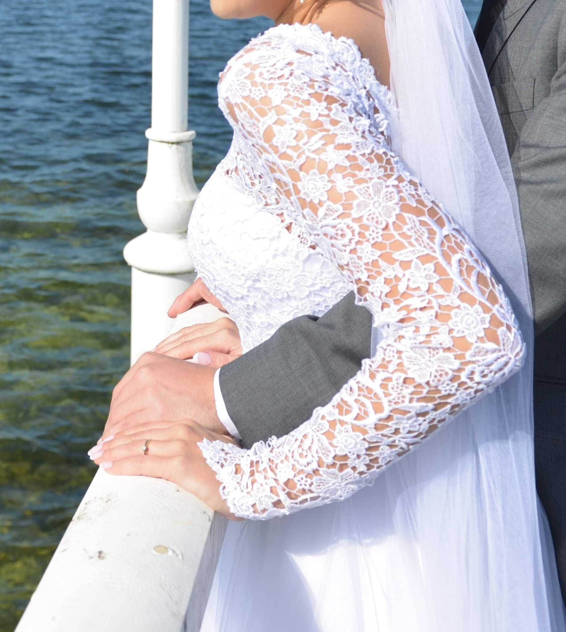 Suknia ślubna z długim rękawem - rozmiar M
