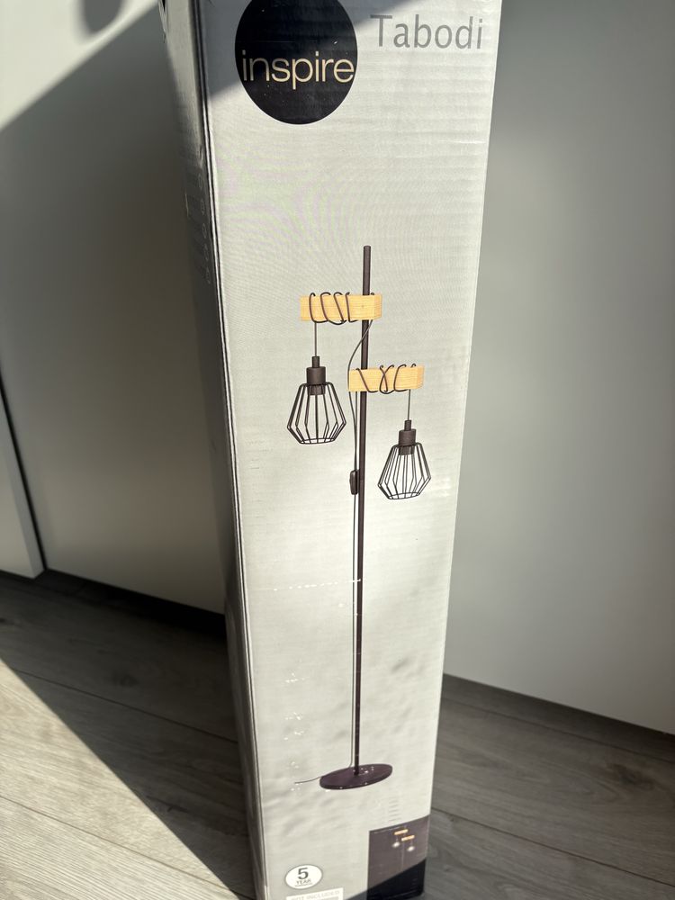 Nowa lampa nieodpakowana tabodi