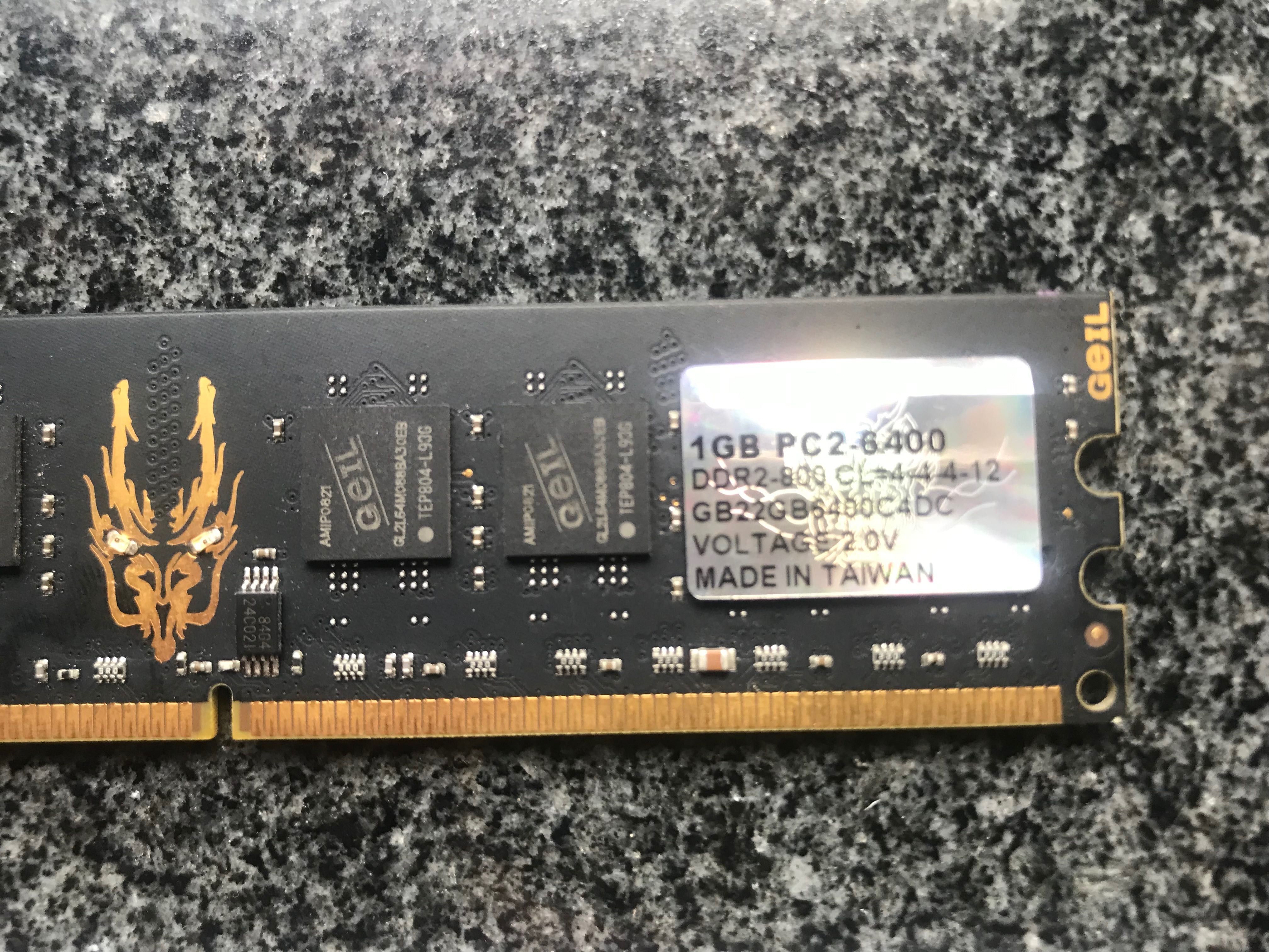 Karta pamięć 2 GB Geil 5400 DDR2 800 PC2 6400 GB22GB6400C4DC