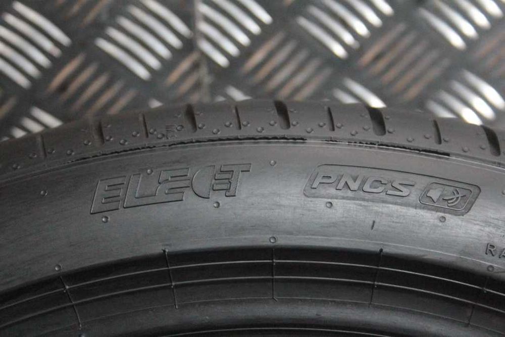 235/40/19 Pirelli P Zero elect 235/40 R19 96W XL 2022r