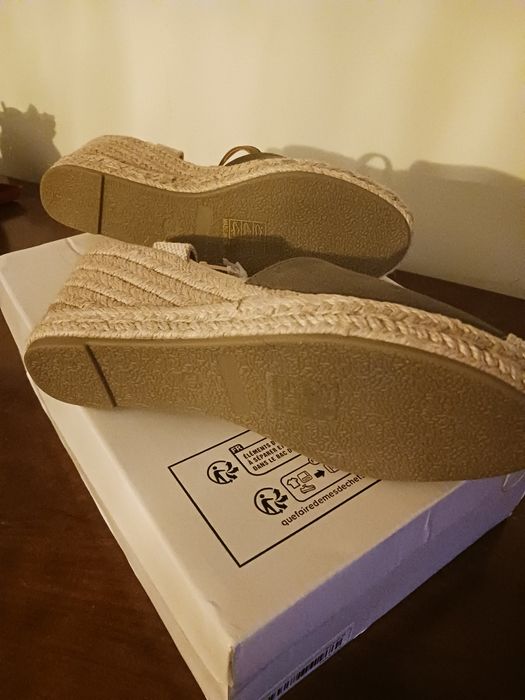 Sandalias cunha, tamanho 36