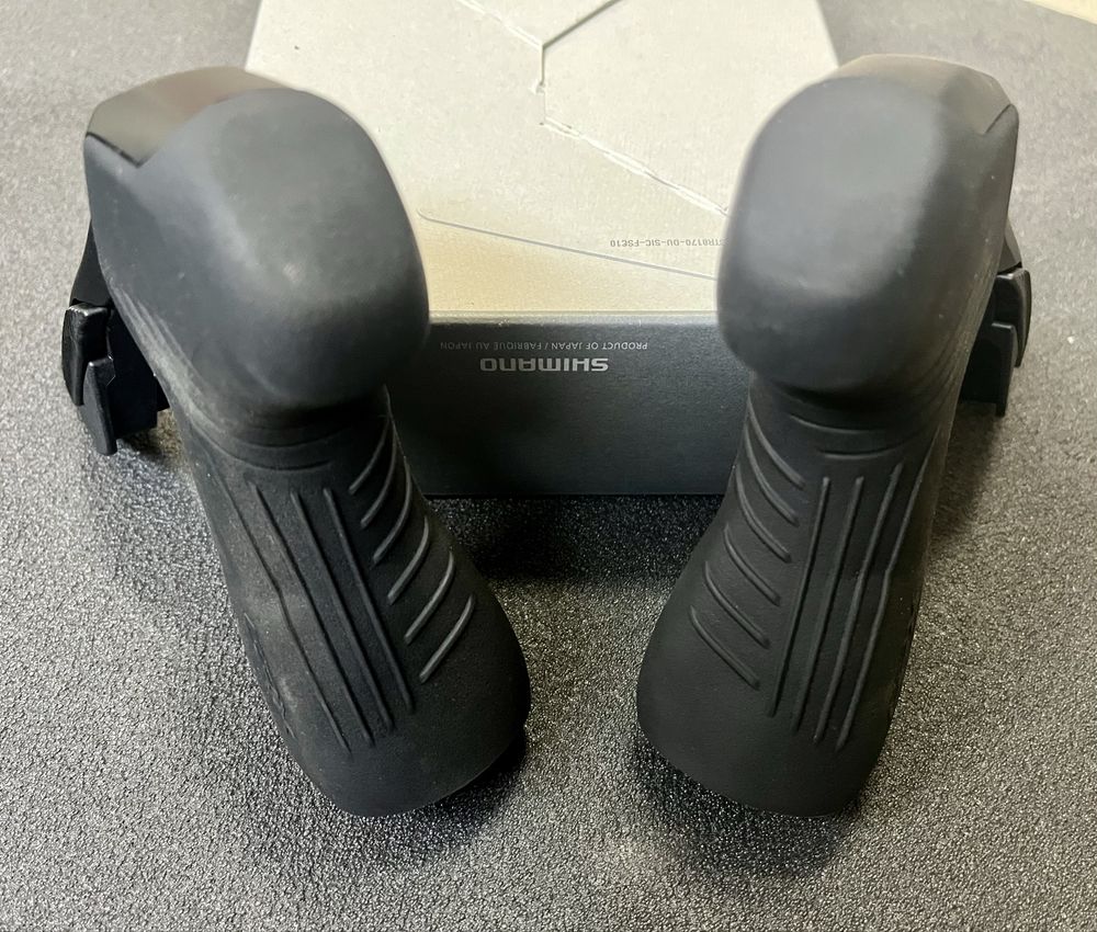 Manetes Shimano GRX Di2 12v / ST-RX825