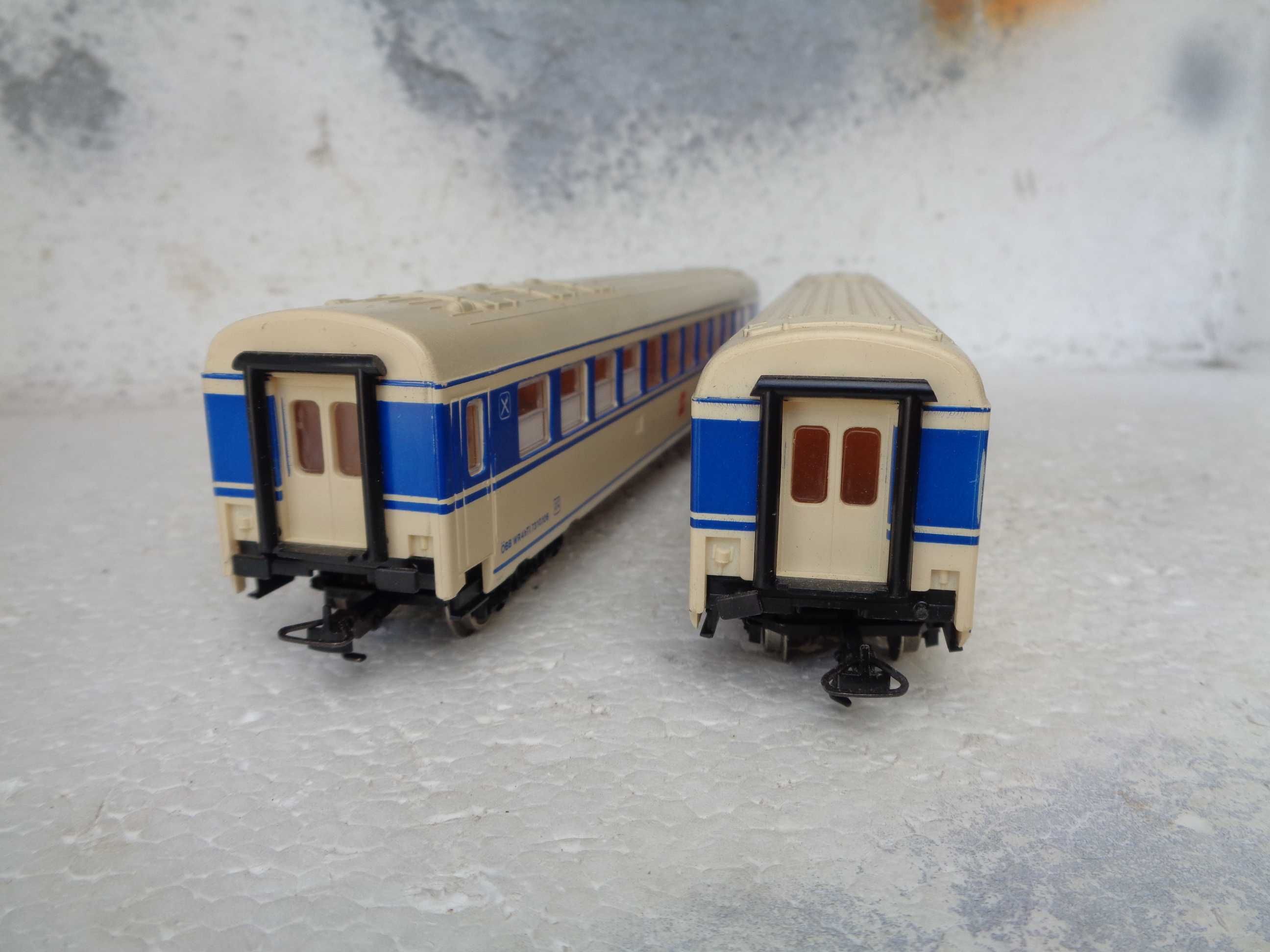 1:87 Kleinbhn Lote de 2 carruagens passageiros da OBB com restaurante
