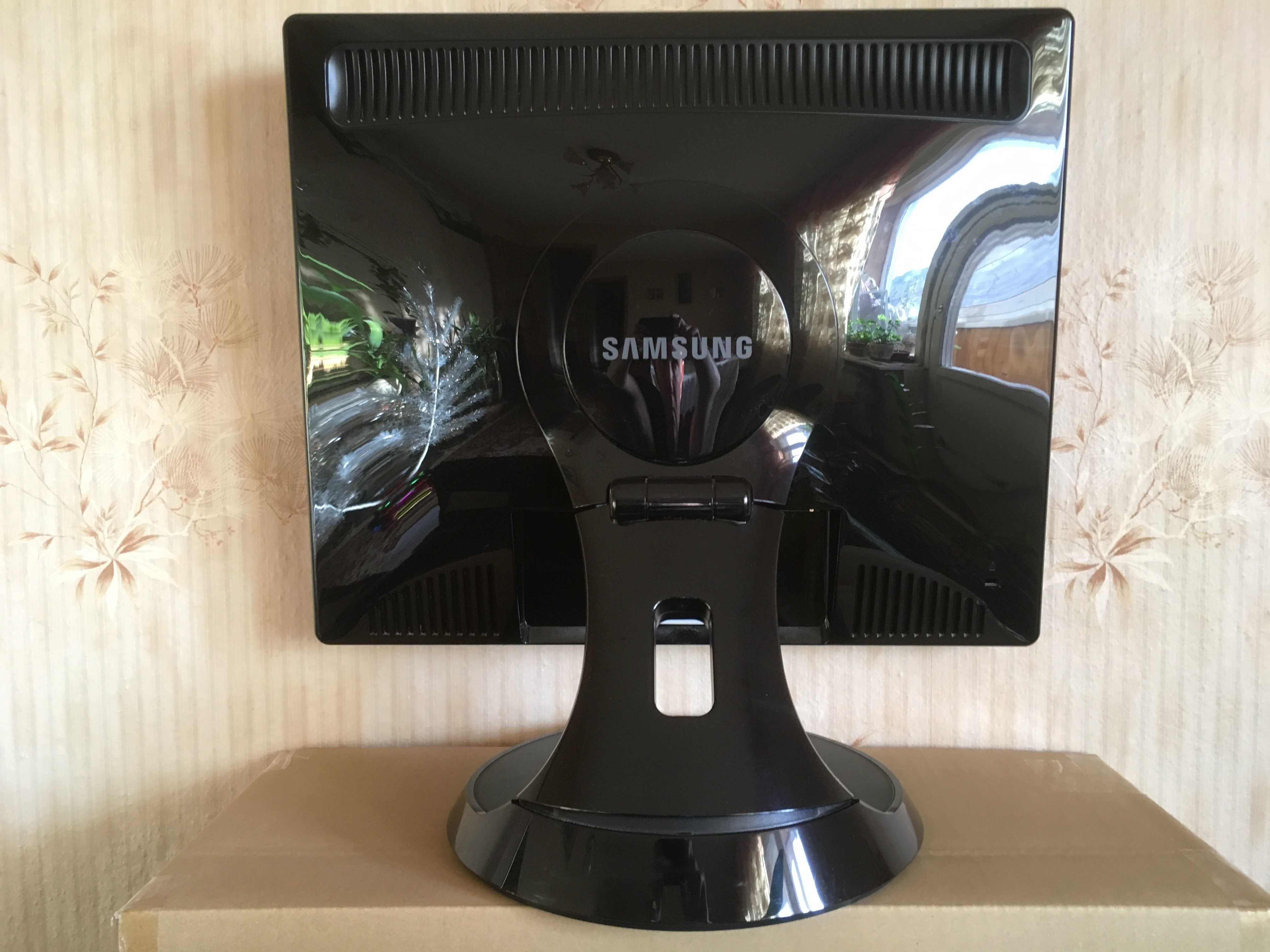Samsung 961BF монитор