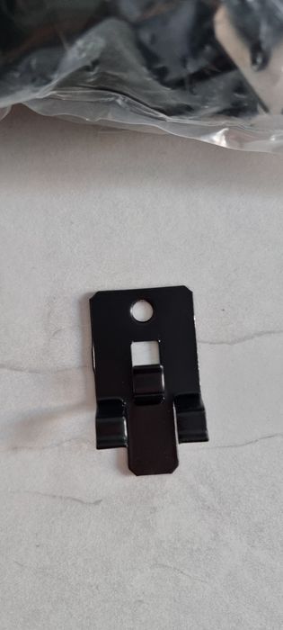 Klipsy montażowe metalowe deska kompozytowa montaż ukryty 70szt.