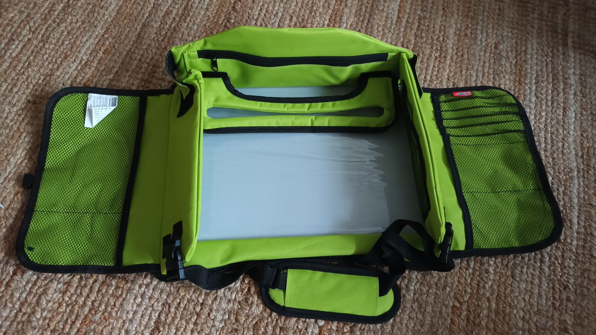 Suporte para desenhar com  arrumação para viagens