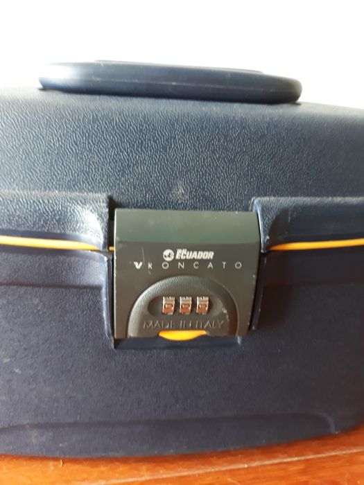 Mala de viagem pequena e segura em plástico rígido