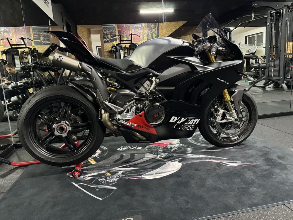 Ducati panigale V4 Sp2 winter test