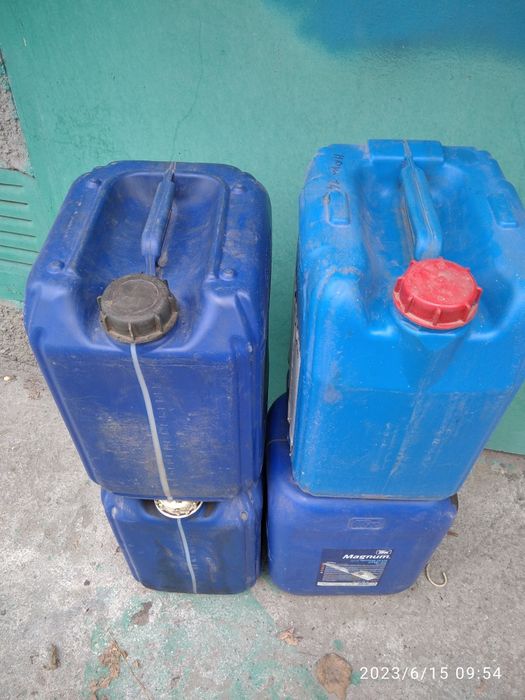 Продам каністри металеві і пластикові б/у,бочки