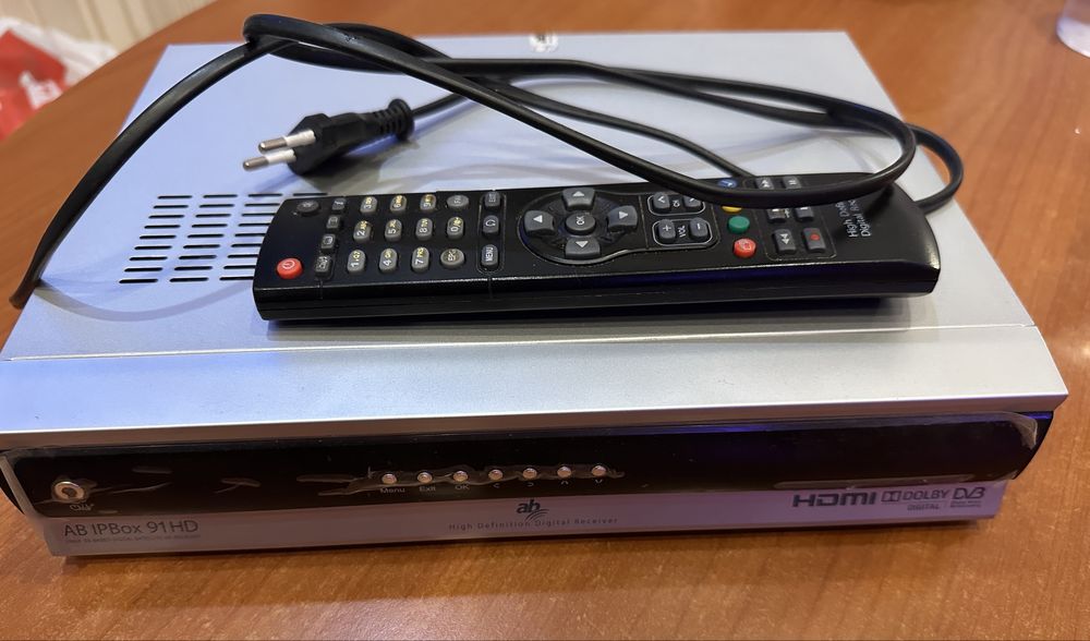 Спутниковый ресивер IPBox 91HD + WiFi D-Link DWA - 125