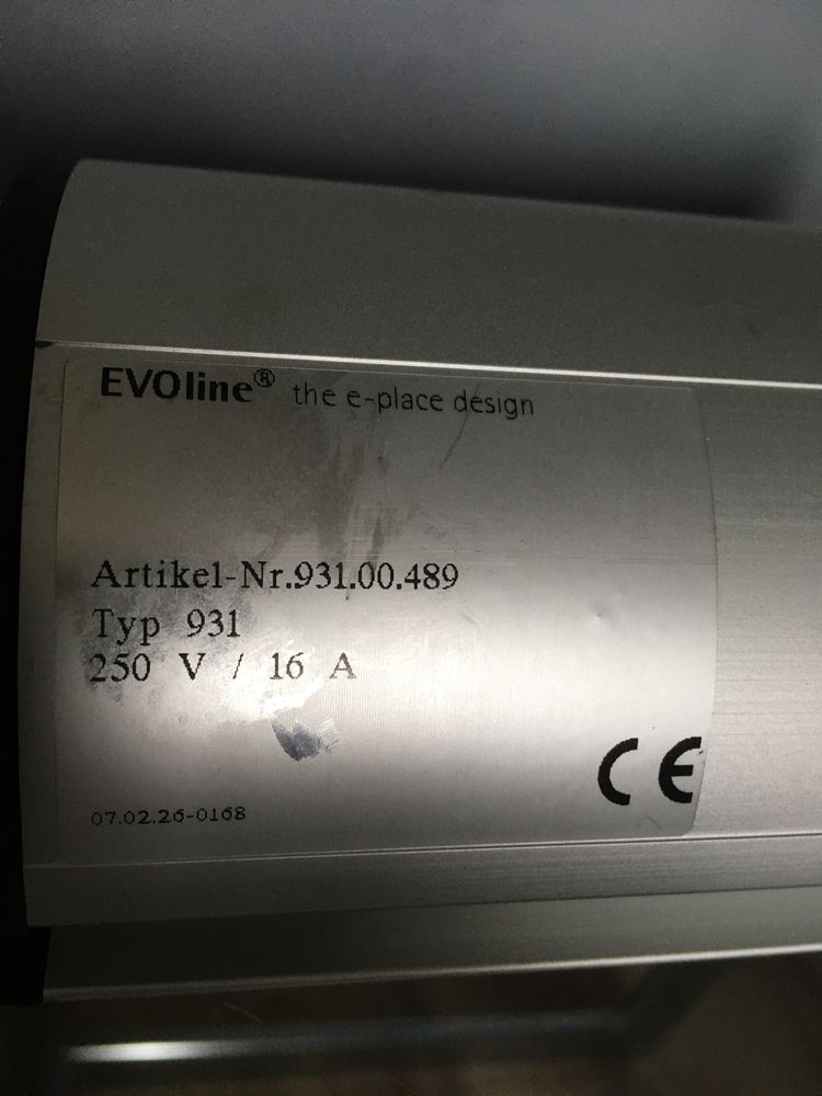 EVOline the e-place design gniazdo wysuwane z blatu