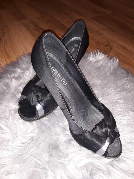 Obcasy czarne r. 39