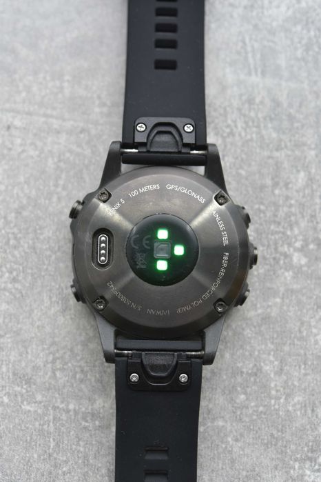 Garnin Fenix 5 чорний колір