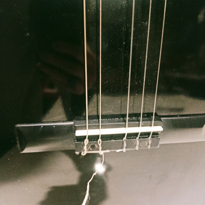 Gitara klasyczna, akustyczna.